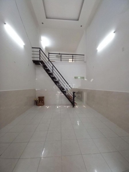 Chủ cho thuê nhà 67.2m2, 2 tầng đúc kiên cố, giá 9 triệu/tháng, hẻm Tây Hoà, Quận 9