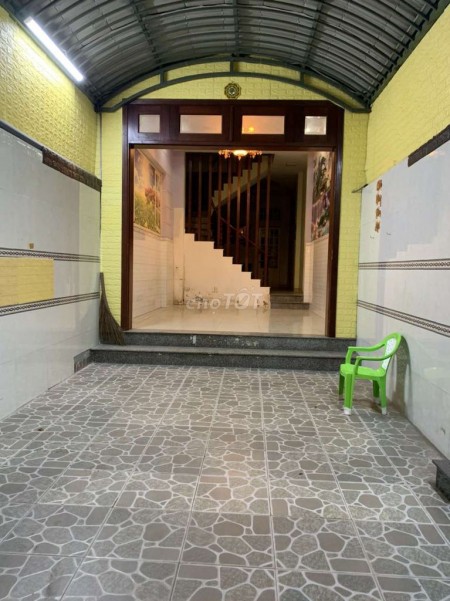 Đường số 17, Quận Thủ Đức, cho thuê nhà nguyên căn 70m2, giá 12 triệu/tháng, 3 tầng