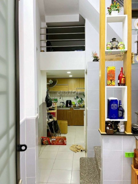 Nhà rộng 70m2, 1 trệt, 2 lầu đúc hẻm 312 Quang Trung, Gò Vấp, giá bán 8 triệu/tháng