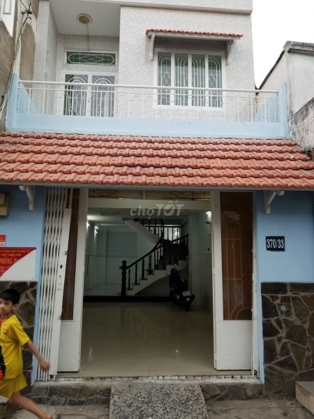 Mình cần cho thuê nhà nguyên căn rộng 128m2, giá 11 triệu/tháng, hẻm 370/33 Hồ Học Lãm