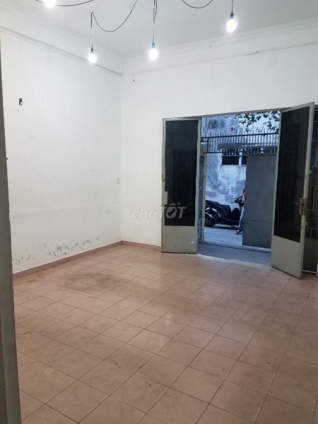 Chủ cần cho thuê nhà 18 triệu/tháng, 3 tầng đúc, dtsd 90m2, đường Hồ Văn Huê, Phú Nhuận