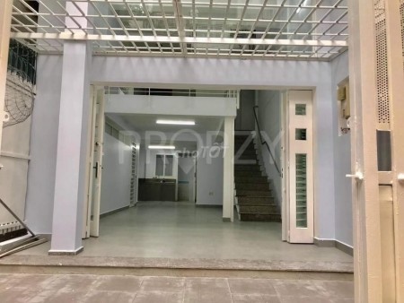 Hiện tại đang trống nhà 230m2 Quận Phú Nhuận cần cho thuê giá 24 triệu/tháng, lh 0901886344
