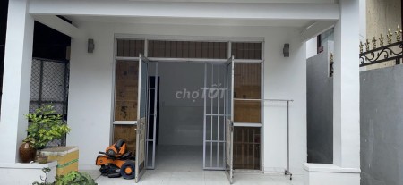Hẻm an ninh khu dân cư cho thuê nhà 100m2, cấp 4 đường Đặng Văn Bi, giá 5.5 triệu/tháng