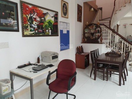 Trống nhà 2 tầng dạng biệt thự dt 138m2, còn mới, giá 6 triệu/tháng, đường 385, Quận 9