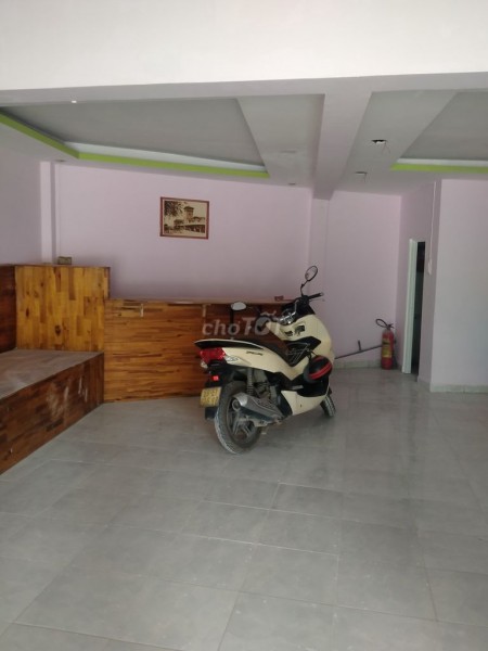 Nhà trống mặt tiền Nguyễn Thị Thảnh, Hóc Môn, dt 72m2, giá 9 triệu/tháng, cấp 4
