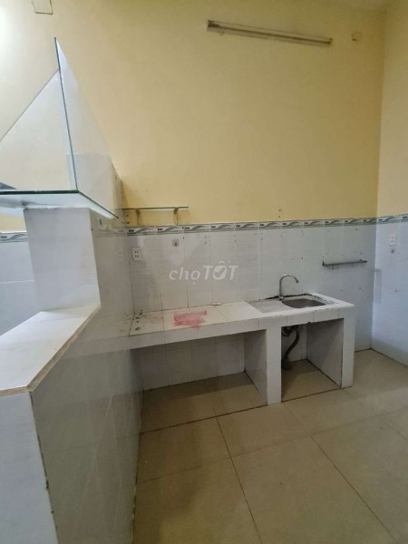 Khu dân cư Lâm Văn Bền, Quận 7 có nhà 3 tầng cho thuê rộng 24m2, giá 5.5 triệu/tháng