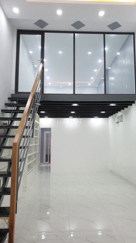 Cho thuê nhà rộng 68m2, có gác lửng, khu nội bộ đường số 11, Quận 2, giá 18 triệu/tháng