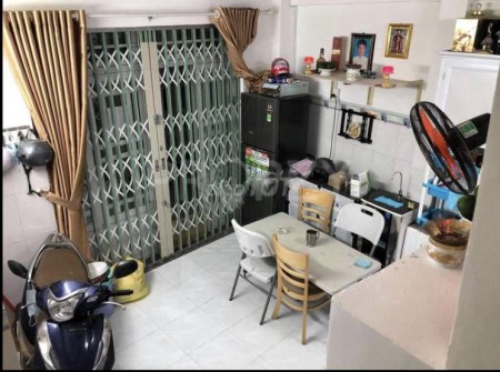 Nhà trung tâm Quận Phú Nhuận, dt 17m2, đúc kiên cố, giá 10 triệu/tháng, lh 0901886344