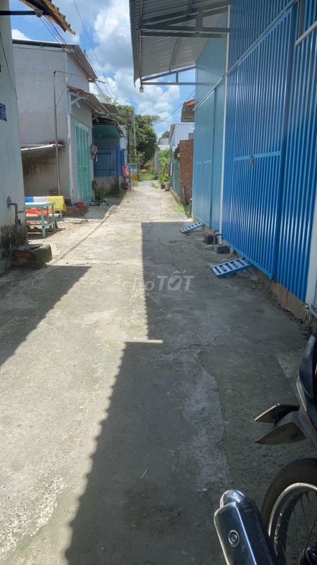 Trống nguyên căn diện tích 45m2 cấp 4, giá 2.5 triệu/tháng, mt 63 đường 66, huyện Củ Chi