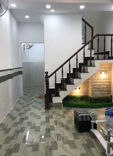 Đường Hoà Hưng, Quận 10 có nhà chủ cho thuê nhanh giá mùa dịch 10 triệu, dt 40m2