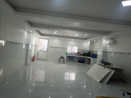 Cho thuê mặt tiền lớn Quận Bình Tân, dt 150m2, giá 12 triệu/tháng, lh 0989020967
