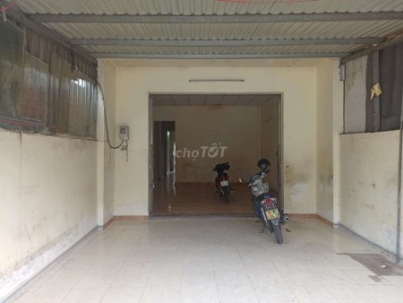 Cho thuê nhà cấp 4 còn mới huyện Hóc Môn, dt 165m2, giá 6 triệu/tháng, lh 0967195297