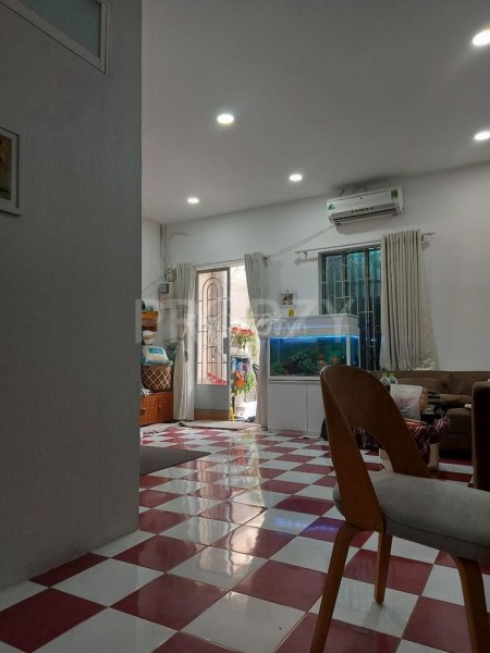 Cho thuê nhà Quận Bình Thạnh, ưu tiên thuê dài hạn, dt 81m2, giá 15 triệu, lh 0901886344