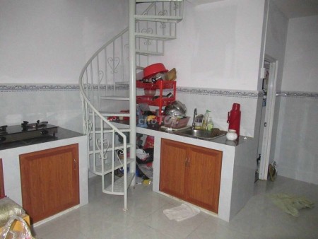 Cần cho thuê nhà Quận Tân Bình, dt 50m2, 2 tầng đúc, 2 pn, giá 6 triệu/tháng, lh 0944409977