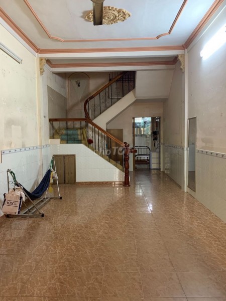 Chính chủ cho thuê nhà hẻm xe hơi 686/ Cách Mạng Tháng 8, Q3, đt 4x26m, 3 tầng