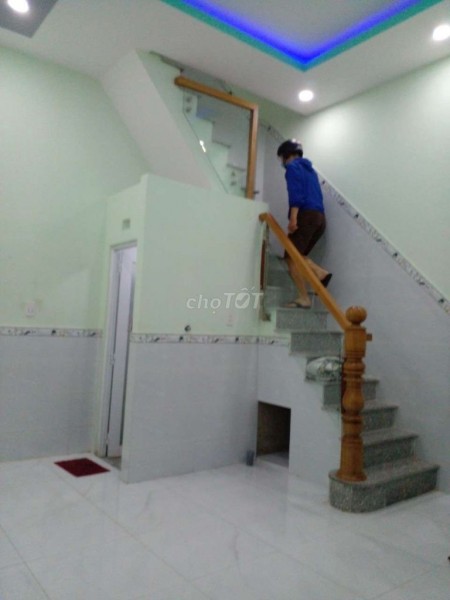 Cần cho thuê nhà 2 tầng đúc dt 60m2 (5mx6m), giá 3.5 triệu/tháng, Hiệp Thành 2, Quận 12