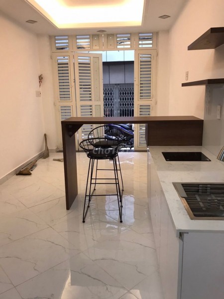 Cho thuê nhà chính chủ Quận 4, dt 35m2, đúc kiên cố, giá 10 triệu/tháng, lh 0902900413