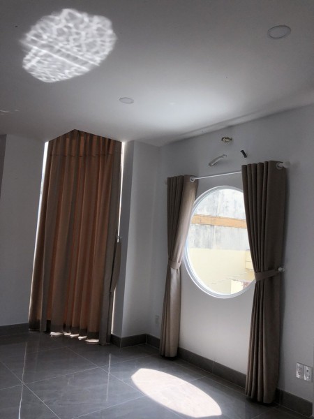 Chính chủ cho thuê nhà mặt tiền 73A đường 3/2, giá 60 triệu