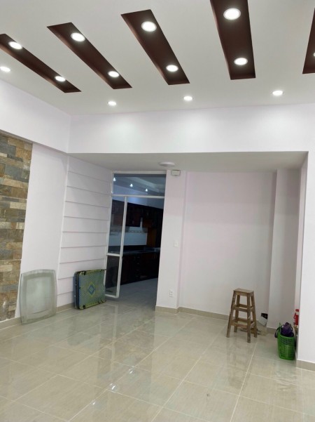 Chính chủ cho thuê góc 2 mặt tiền Phan Đăng Lưu, Q.Phú Nhuận, 8x20m, 8 tầng, giá 200 trieu