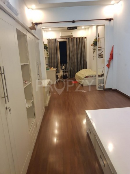 Trống nhà nguyên căn có sẵn nội thất cần cho thuê, hẻm xe hơi, gần đại học Hutech