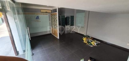 Cho thuê mặt bằng mặt tiền riêng Trần Văn Đang phường 9 Quận 3, diện tích 30m2