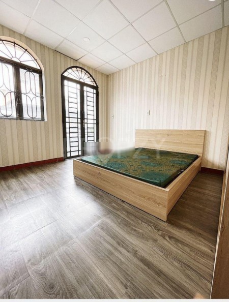 Nhà mới xây xe tải vào tận nhà đường Ni Sư Huỳnh Liên, tiện kinh doanh, 3 tầng