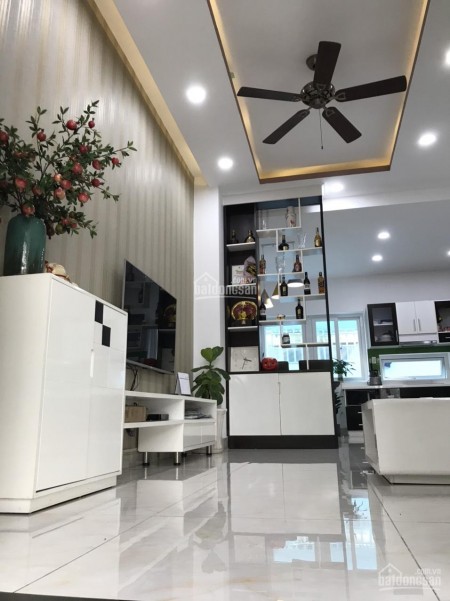 Mặt tiền khu Khang Điền cần cho thuê nhà 180m2, có sẵn nội thất, giá 14 triệu/tháng, lh 0982667473