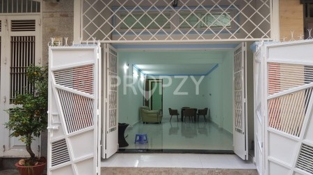 Nhà xe hơi ngủ trong nhà ngang 4.2, Nam Kỳ Khởi Nghĩa P8 Quận 3, 2 tầng