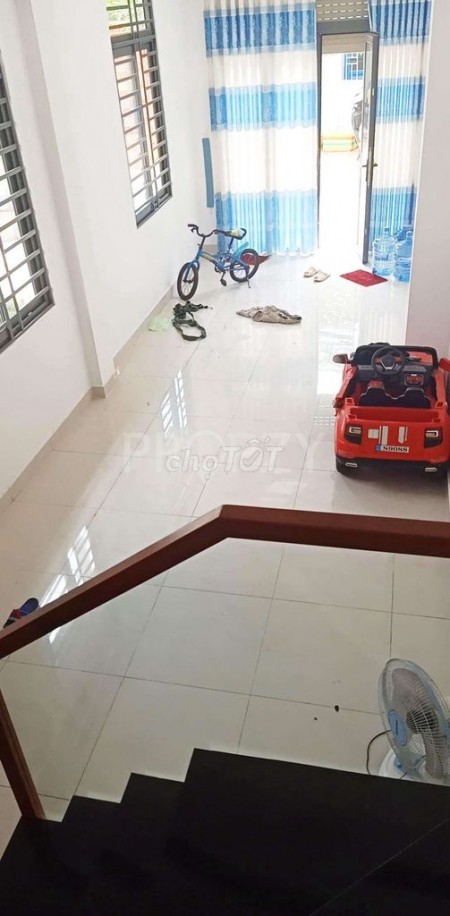 Cần cho thuê nhà rộng 150m2, giá cho thuê 15 triệu/tháng, hẻm Bùi Văn Ba, Quận 7