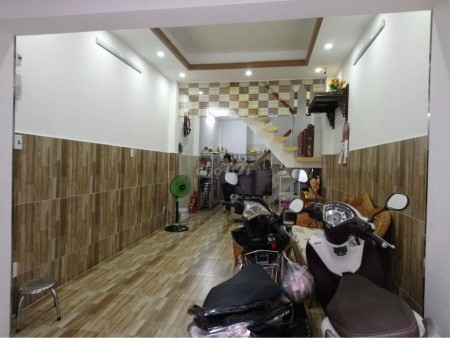 Đường Cao Thắng, Quận 3 cần cho thuê nhà giá 8 triệu/tháng, dt 70m2, lhcc