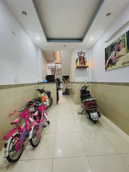 Chính chủ thuê nhà rộng 50m2, giá 12 triệu/tháng, đường Tôn Đản, Quận 4, vào ở ngay