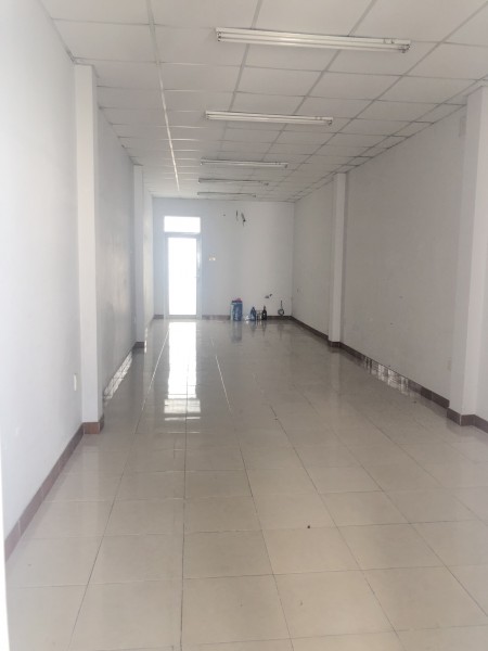 Mặt tiền 3PN trống suốt dt 3,5x21 tổng diện tích sử dụng 200m2 phường 2 Phổ Quang