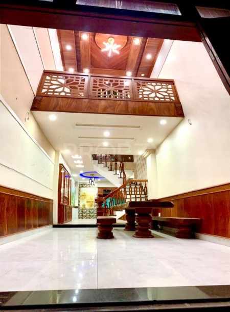 Nhà mặt tiền tiện kinh doanh nội thất gỗ đỏ cao cấp 5 pn, 1 trệt, 2 lầu sân thượng