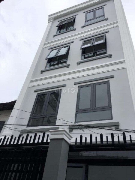 Nguyên căn khai thác làm căn hộ dịch vụ Bình Thạnh, dt 135m2, giá 35 triệu, lh 0977996327