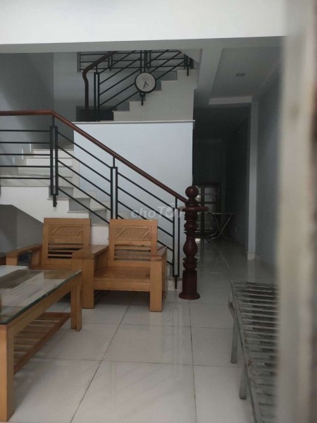 Cho thuê nhà Quận 7 1 trệt, 1 lửng, 3 lầu, giá 16 triệu/tháng, dtsd 40m2, lh 0906856614