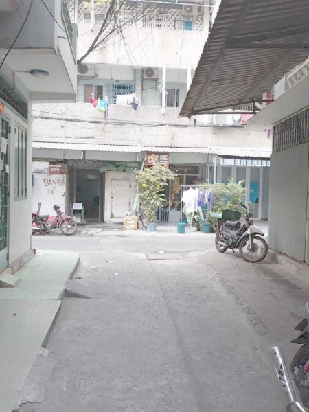Nhà hẻm 702 Võ Văn Kiệt, Quận 5 cần cho thuê nguyên căn giá 10 triệu/tháng, dtsd 35m2