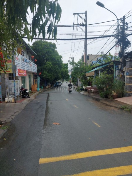 Cho thuê nhà nguyên căn 135m2, cấp 4, giá 10 triệu/tháng đường 160 Lã Xuân Oai