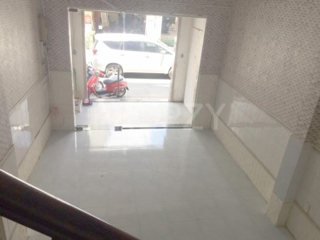 Cho thuê nhà nguyên căn mặt tiền kinh doanh Ni Sư Huỳnh Liên P.10 Tân Bình