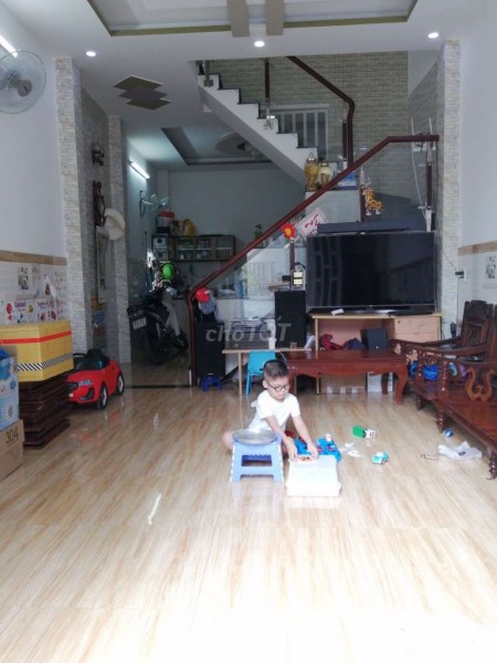 Trống nhà rộng 47m2, đúc kiên cố 2 tầng cần cho thuê giá 6.5 triệu/tháng, lh 0935669649