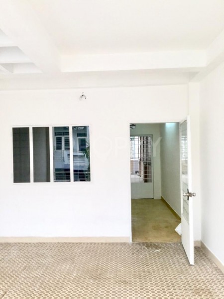 Nhà nguyên căn mặt tiền xe tải quay đầu đường c27 Tân Bình, đúc 2 tầng, sân thượng