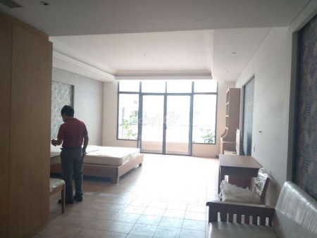 Chủ trống nhà rộng 150m2, 4 tầng đúc cần cho thuê giá 25 triệu/tháng, mt Thăng Long