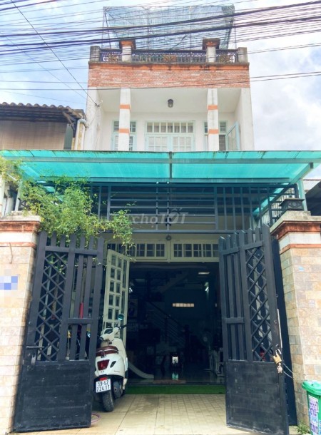 Nhà có sẵn đồ dùng nội thất vào ở được ngay, dtsd 416m2, giá 9 triệu/tháng, lh 0944902112