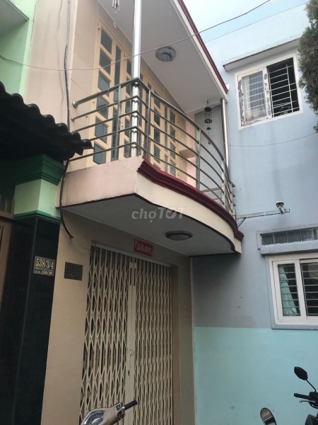 Nhà trống hẻm Đoàn Văn Bơ, Quận 4 cần cho thuê giá 7 triệu/tháng, dtsd 54m2, lhcc