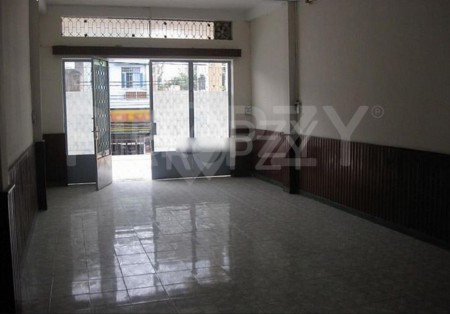 Cho thuê nhà nguyên căn mặt tiền, 2 lầu sân thượng, Tân Bình, Gần vòng xoay Lê Đại Hành