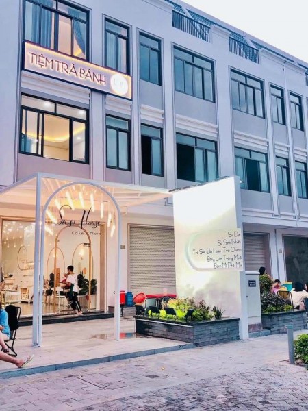 Cho thuê nhà giá rẻ, mới hoàn thiện, nằm mặt tiền đường hùng vương nối dài rộng 50m, 279m2, 3 phòng ngủ, 4 toilet