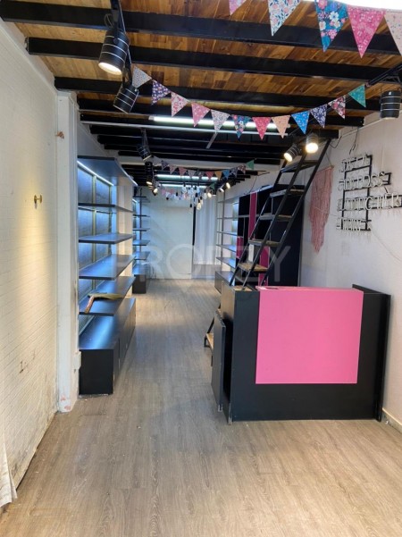 Cho thuê nhà nguyên căn mặt tiền đường Hoa, Phường 7, Quận Phú Nhuận