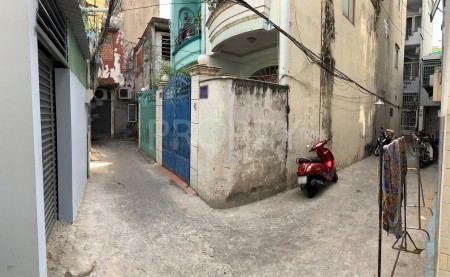 Cho thuê nguyên căn hẻm 2.1m, nhà 2 lầu sân thượng, cách 20m ra mặt tiền Nguyễn Thị Huỳnh, Phú Nhuận