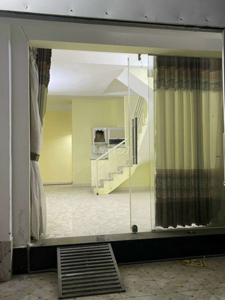 Nguyên căn cần cho thuê giá rẻ mùa dịch dtsd 40m2, 2 tầng, giá 6 triệu, hẻm Dương Quảng Hàm