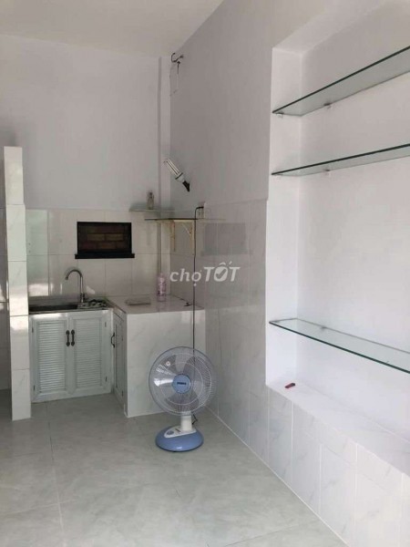 Trống nhà hẻm Nơ Trang Long, Bình Thạnh cần cho thuê giá 6 triệu/tháng, dtsd 18m2, 2 pn