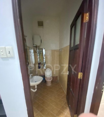 Cho thuê nhà nguyên căn 4x20m - 1 trệt + lửng + 1 lầu ngay trung tâm phường 7, Quận 5